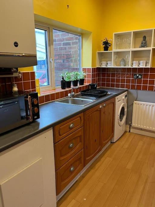 Ovington Grove 2 Fully Equipped Kitchen Free Parking 3 Bedrooms Netflix Newcastle upon Tyne Zewnętrze zdjęcie